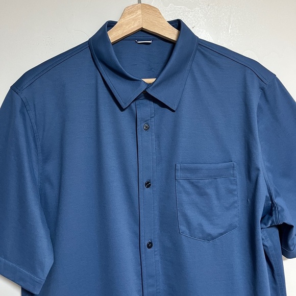 Kit and Ace Blue Short-Sleeve Button-Up Shirt - Modern Minimalist Style - Picture 5 of 10